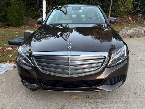 Used 2017 Mercedes-Benz C 300 Sedan image 4