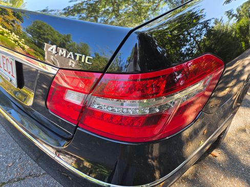 Used 2011 Mercedes-Benz E 550 4MATIC Sedan image 24