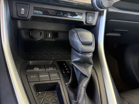 Used 2020 Toyota RAV4 XLE w/ Convenience Package image 14