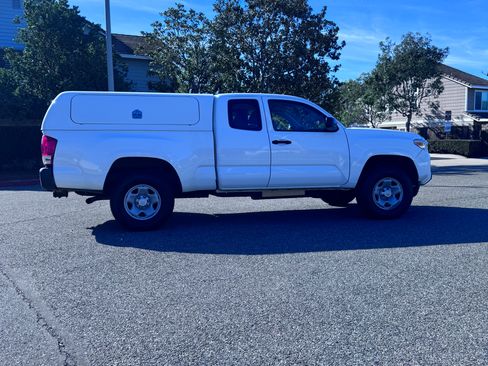 Used 2017 Toyota Tacoma 2WD Access Cab image 5