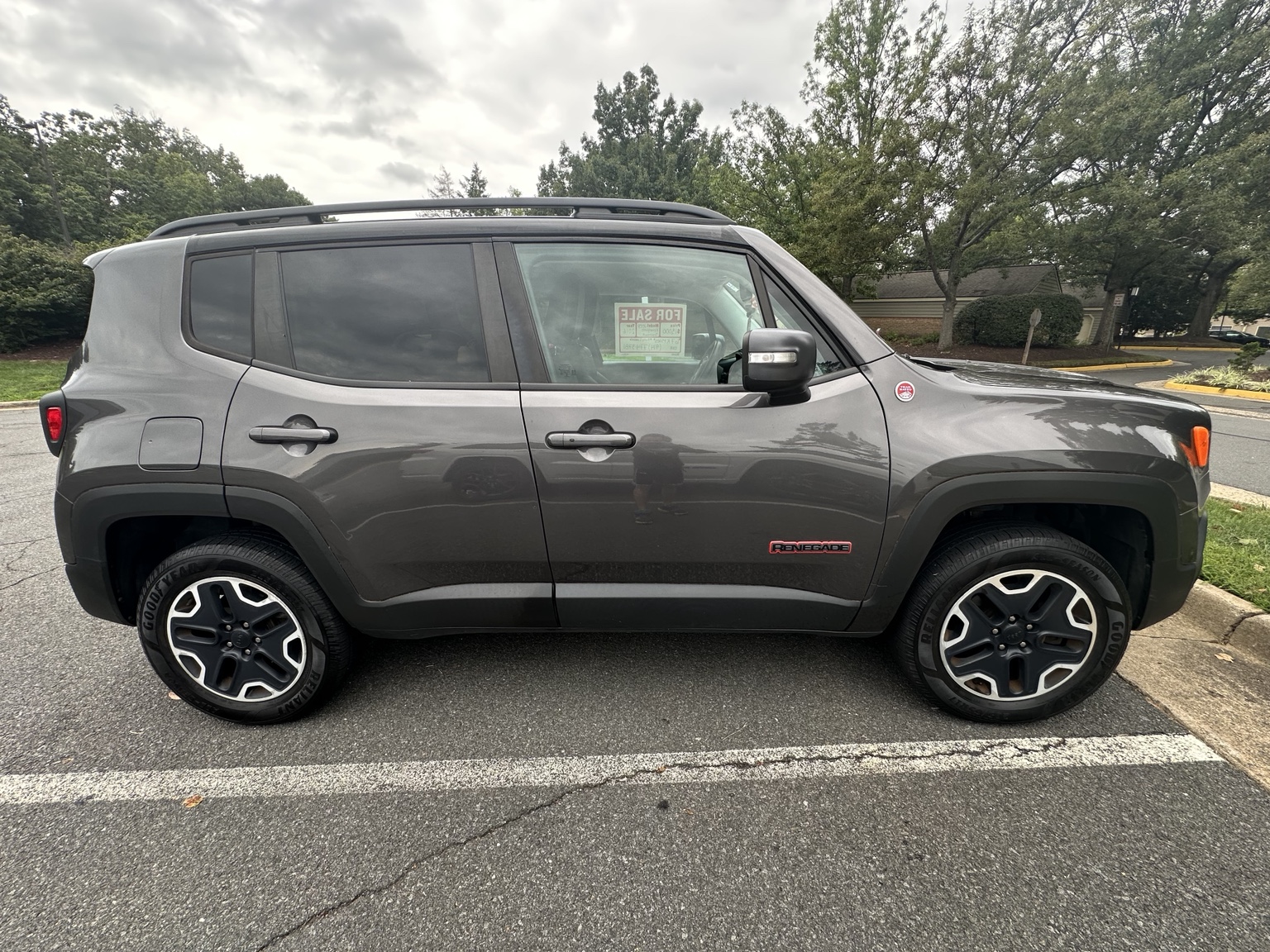 Used 2016 Jeep Renegade Trailhawk w/ Premium Trailhawk Package AWD/4WD image 1
