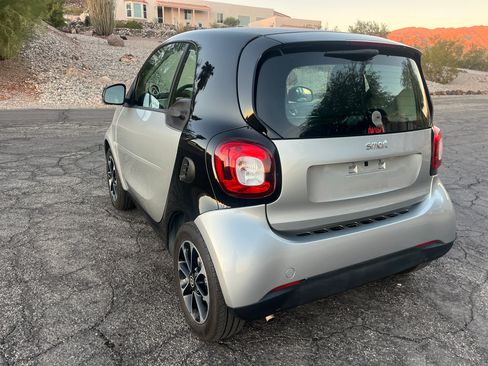 Used 2016 smart fortwo passion image 10