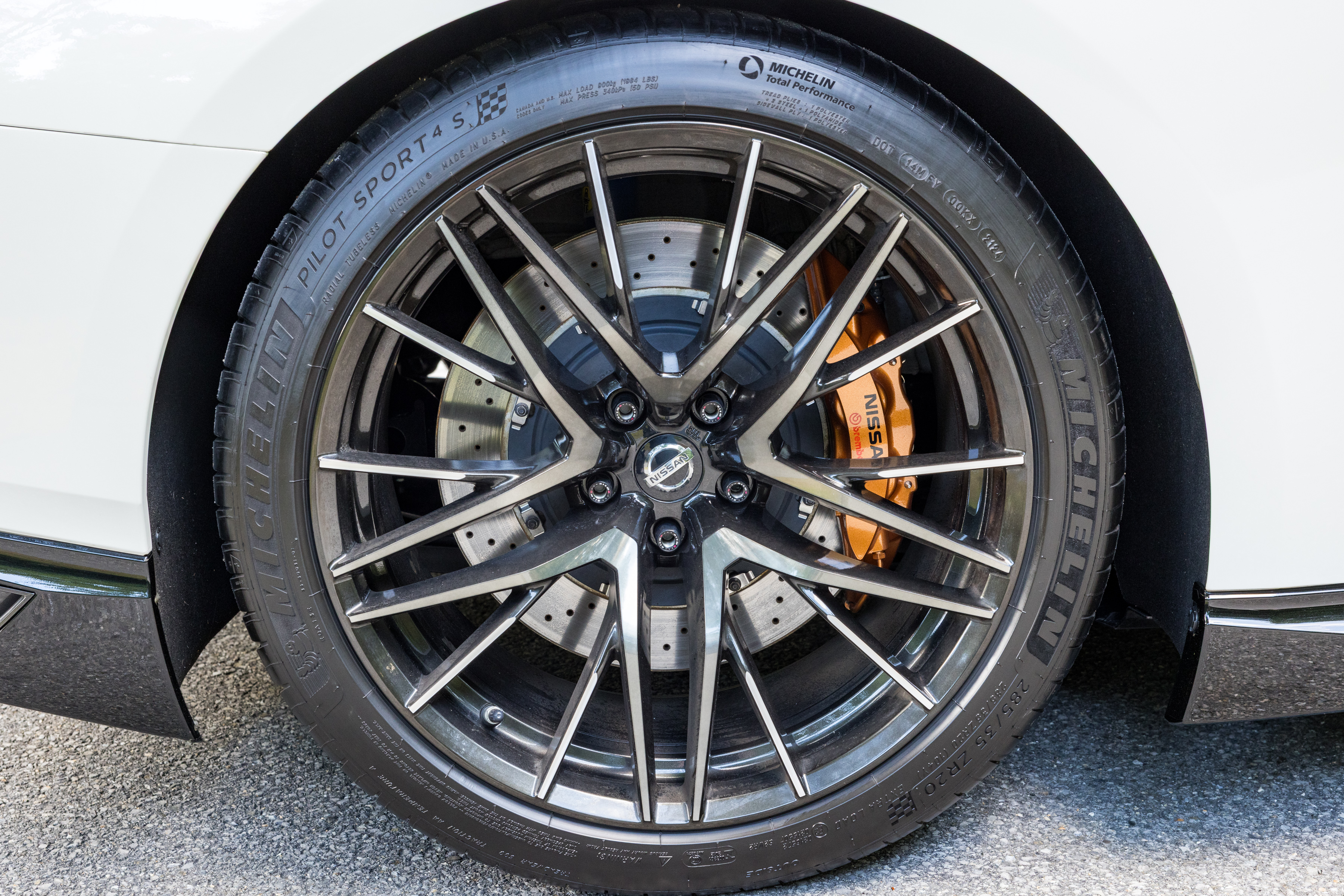 Used 2021 Nissan GT-R Premium AWD/4WD image 13
