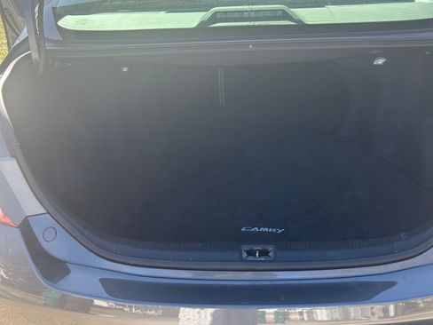 Used 2011 Toyota Camry LE image 9