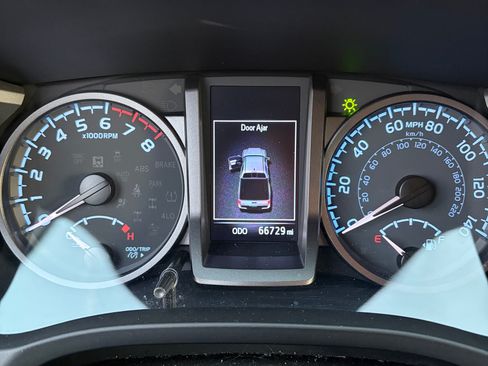 Used 2021 Toyota Tacoma TRD Sport w/ Technology Package RWD image 13
