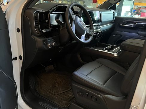 Used 2024 GMC Sierra 3500 SLT w/ SLT Premium Package image 6