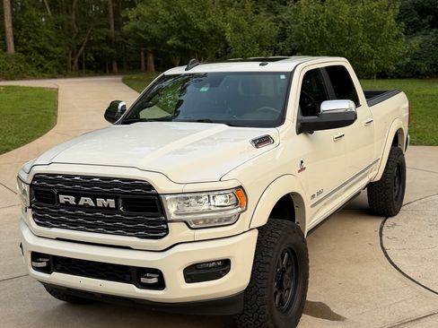 Used 2019 RAM 2500 Limited AWD/4WD image 2