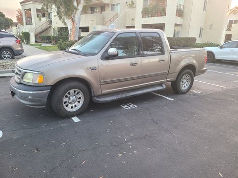 Used 2002 Ford F150 2WD SuperCrew image 1