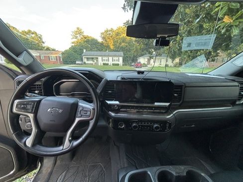 Used 2023 Chevrolet Silverado 1500 RST AWD/4WD image 14
