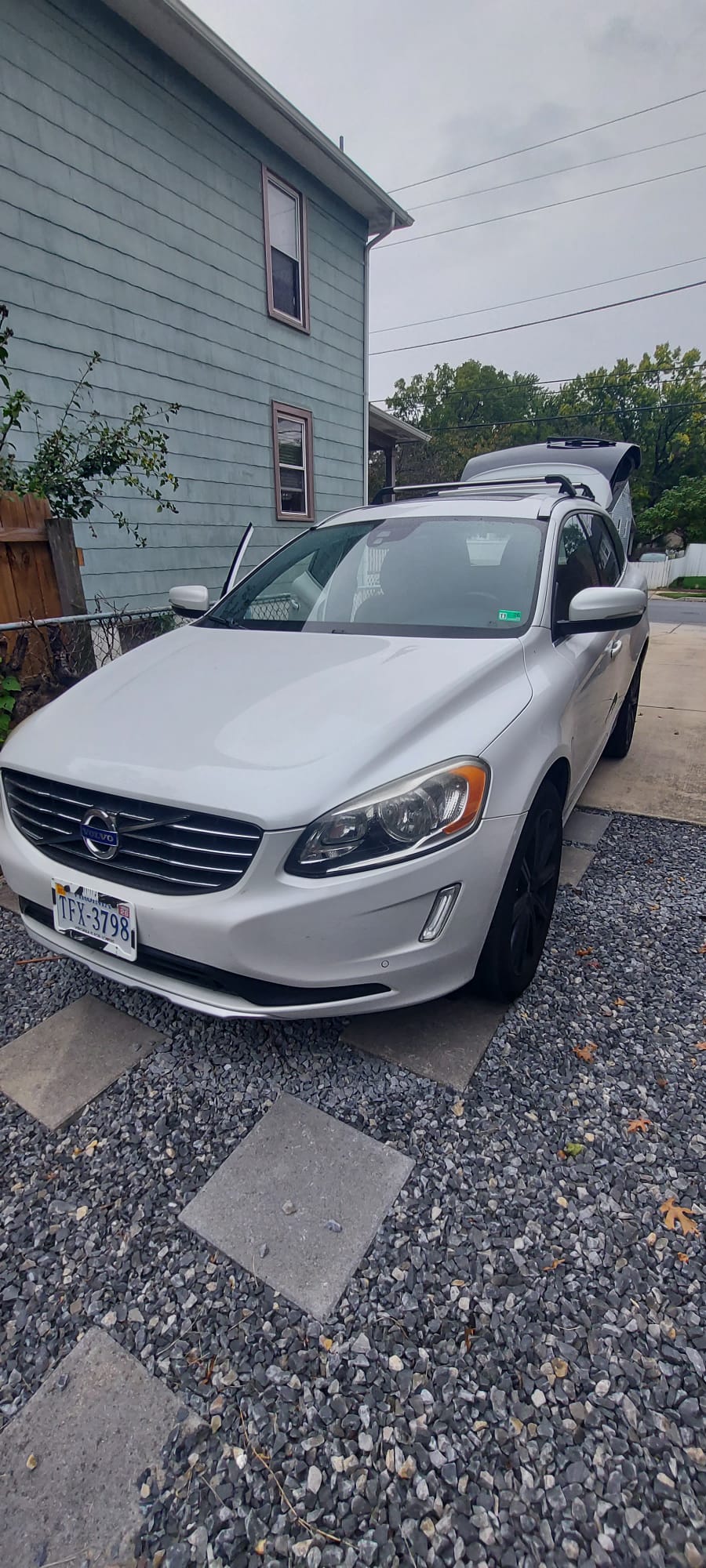 Used 2015 Volvo XC60 T6 w/ Proximity Package AWD/4WD image 1