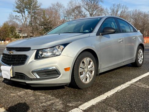 Used 2015 Chevrolet Cruze LS image 4
