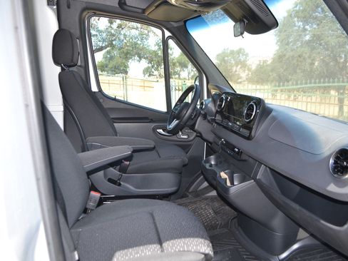 Used 2022 Mercedes-Benz Sprinter 3500 image 14