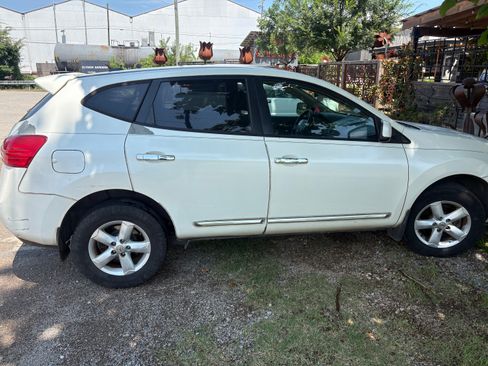 Used 2013 Nissan Rogue S w/ Special Edition Pkg FWD image 2