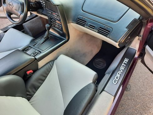 Used 1995 Chevrolet Corvette Coupe image 16
