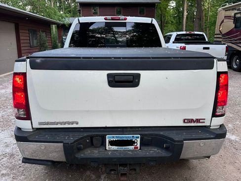 Used 2011 GMC Sierra 2500 Denali w/ Suspension Package, Off-Road AWD/4WD image 8