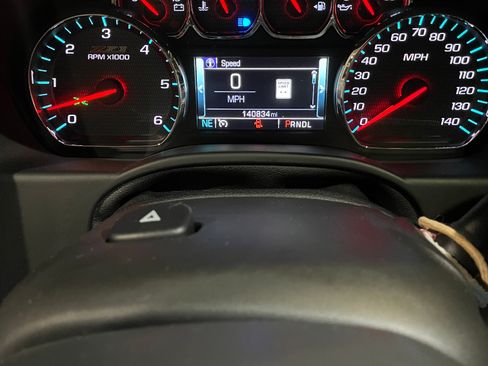 Used 2018 Chevrolet Suburban LT image 10