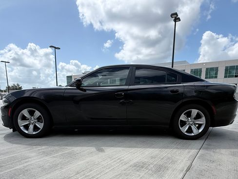 Used 2016 Dodge Charger SXT RWD image 9