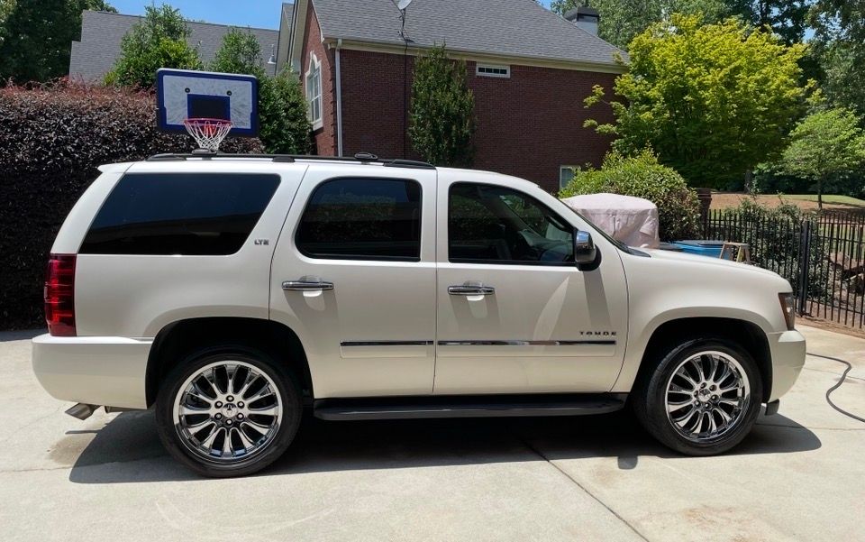Used 2014 Chevrolet Tahoe LTZ RWD image 1