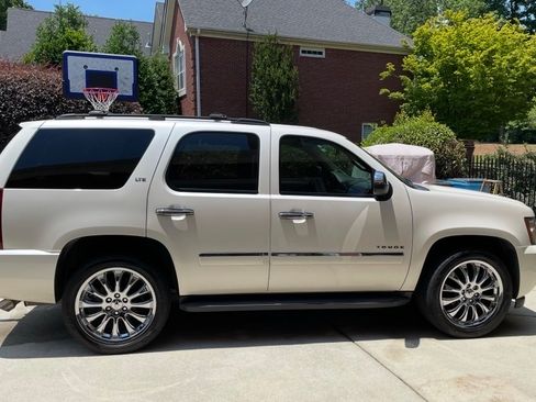 Used 2014 Chevrolet Tahoe LTZ RWD image 1