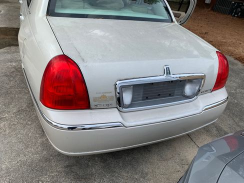 Used 2007 Lincoln Town Car Designer Series image 10