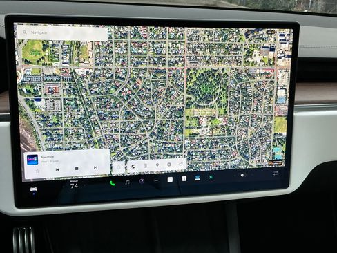 Used 2021 Tesla Model S Plaid image 17