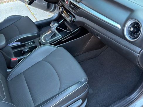 Used 2023 Kia Forte GT-Line w/ GT-Line Premium Package image 2