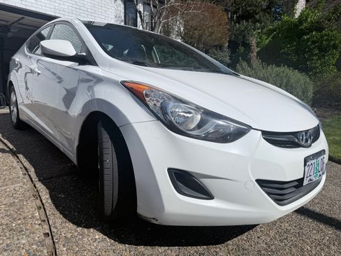 Used 2013 Hyundai Elantra GLS FWD image 6