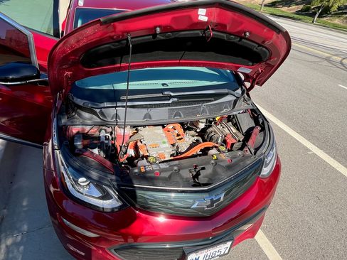 Used 2019 Chevrolet Bolt Premier w/ Infotainment Package image 21