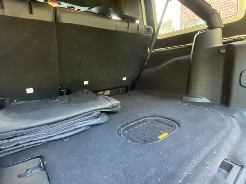 Used 2018 Jeep Wrangler Unlimited Rubicon w/ Connectivity Group AWD/4WD image 15