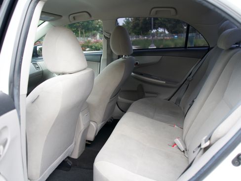 Used 2012 Toyota Corolla LE FWD image 20