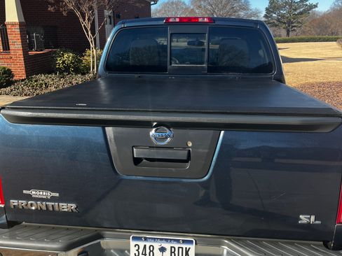 Used 2015 Nissan Frontier SL image 6