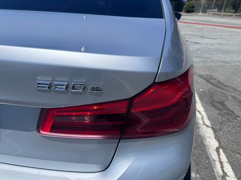 Used 2019 BMW 530e w/ Convenience Package image 6