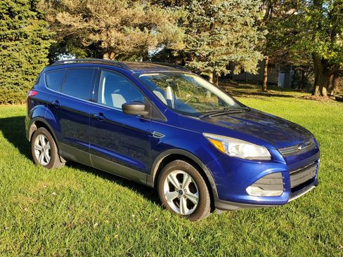 Used 2016 Ford Escape SE w/ Equipment Group 201A image 1