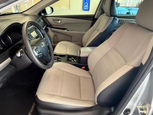 Used 2017 Toyota Camry SE w/ Moonroof Package FWD image 14