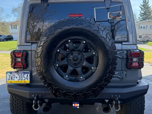 Used 2019 Jeep Wrangler Unlimited Sahara image 4