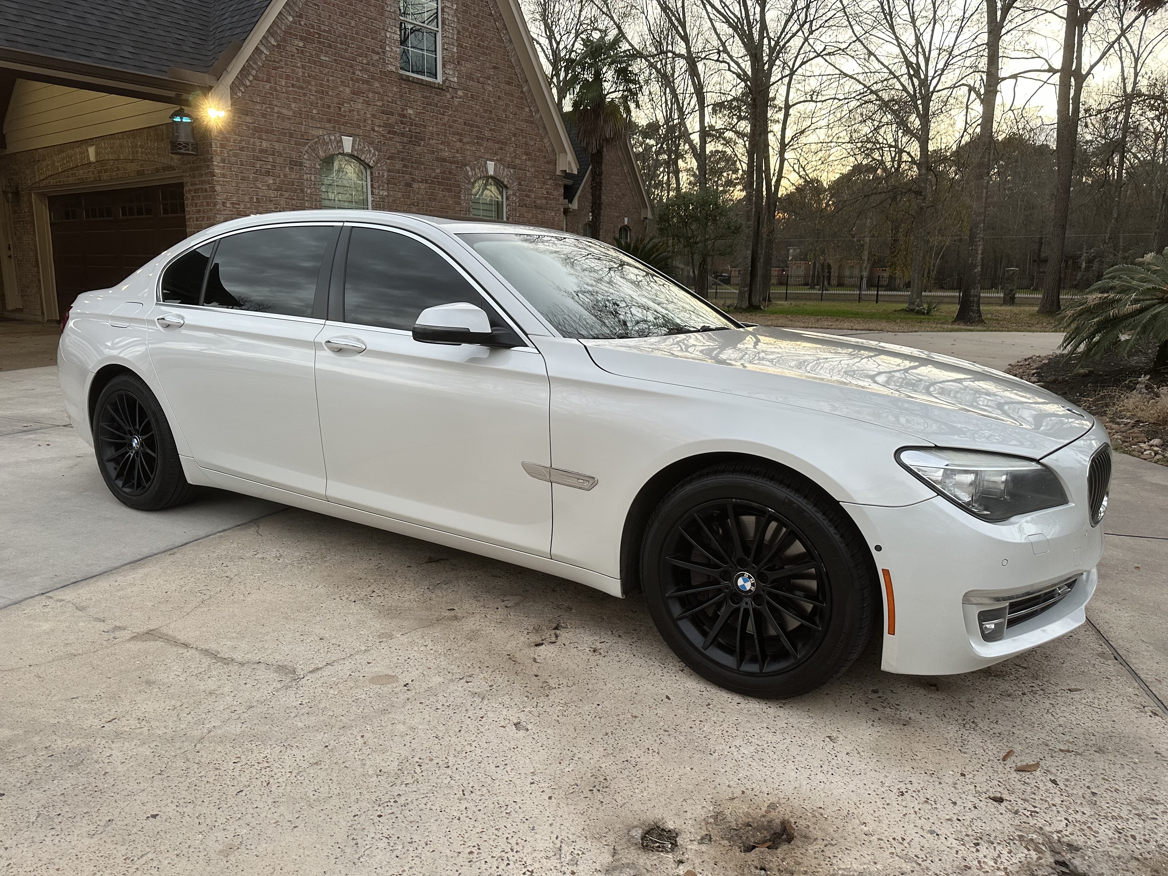 Used 2014 BMW 750Li RWD image 4