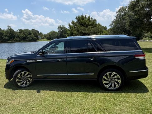 Used 2022 Lincoln Navigator L Reserve RWD image 11