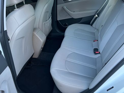 Used 2018 Hyundai Sonata SE w/ Cargo Package FWD image 2