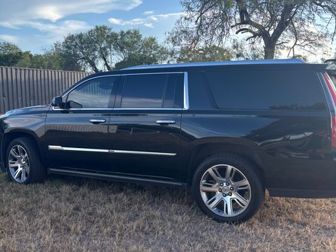 Used 2015 Cadillac Escalade ESV Premium image 4