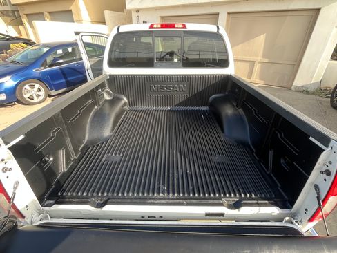 Used 2017 Nissan Frontier SV RWD image 9