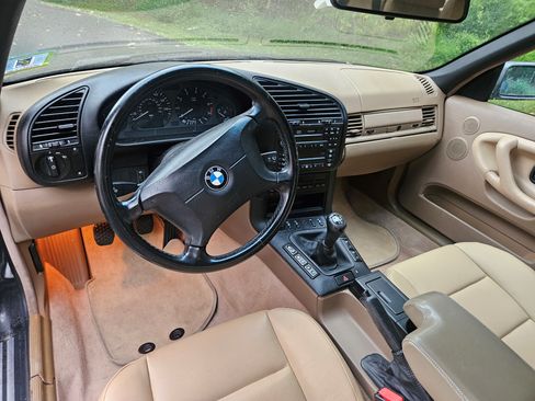 Used 1999 BMW 323i Convertible image 8