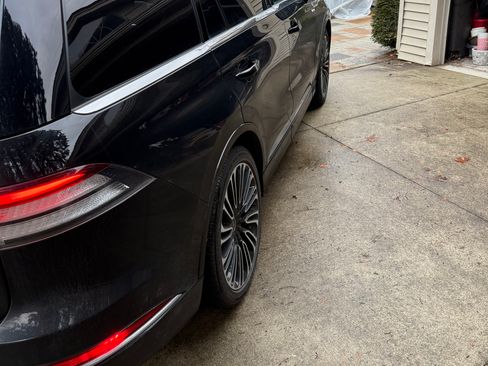 Used 2023 Lincoln Aviator Black Label w/ Dynamic Handling Package image 6