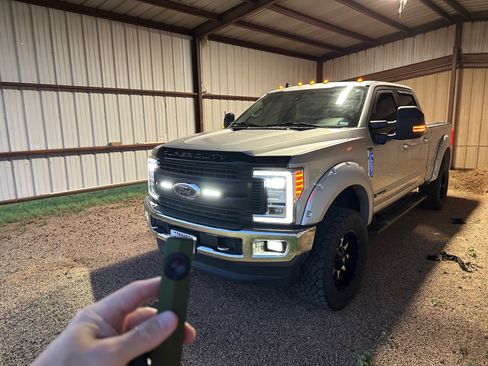 Used 2019 Ford F250 Lariat w/ Lariat Ultimate Package AWD/4WD image 14