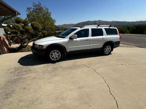 Used 2007 Volvo XC70 AWD/4WD image 2