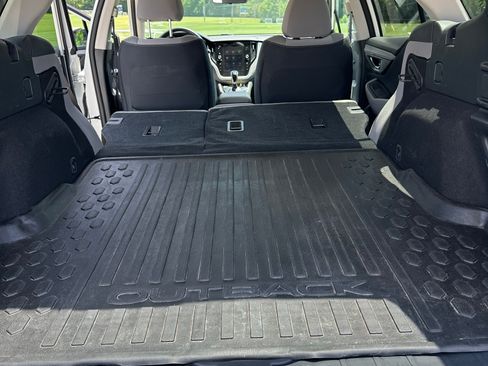 Used 2022 Subaru Outback Premium AWD/4WD image 14