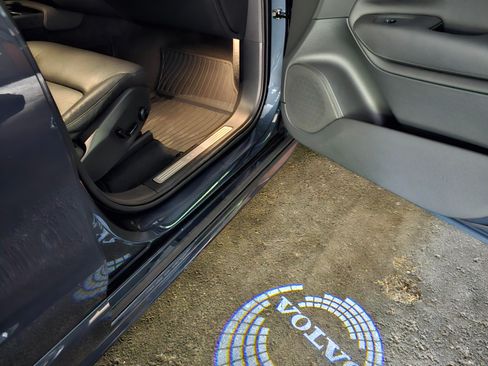 Used 2020 Volvo XC90 T6 Momentum w/ Protection Package Premier image 9