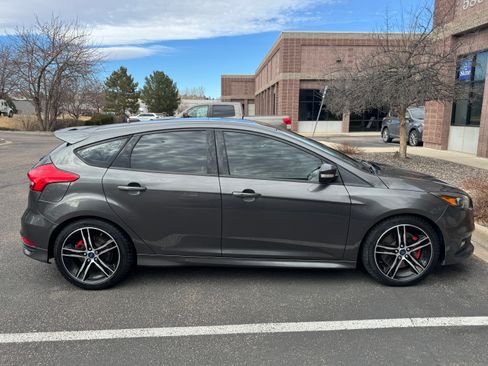 Used 2016 Ford Focus ST w/ Equipment Group 402A image 5