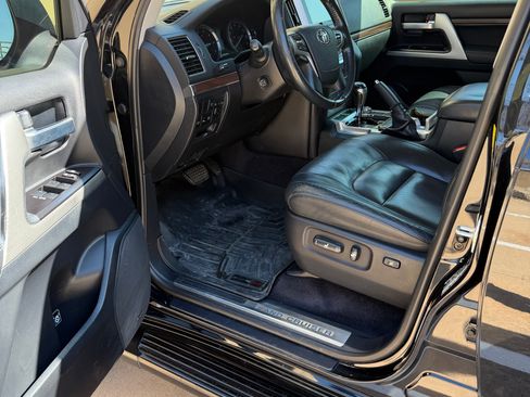 Used 2016 Toyota Land Cruiser image 6