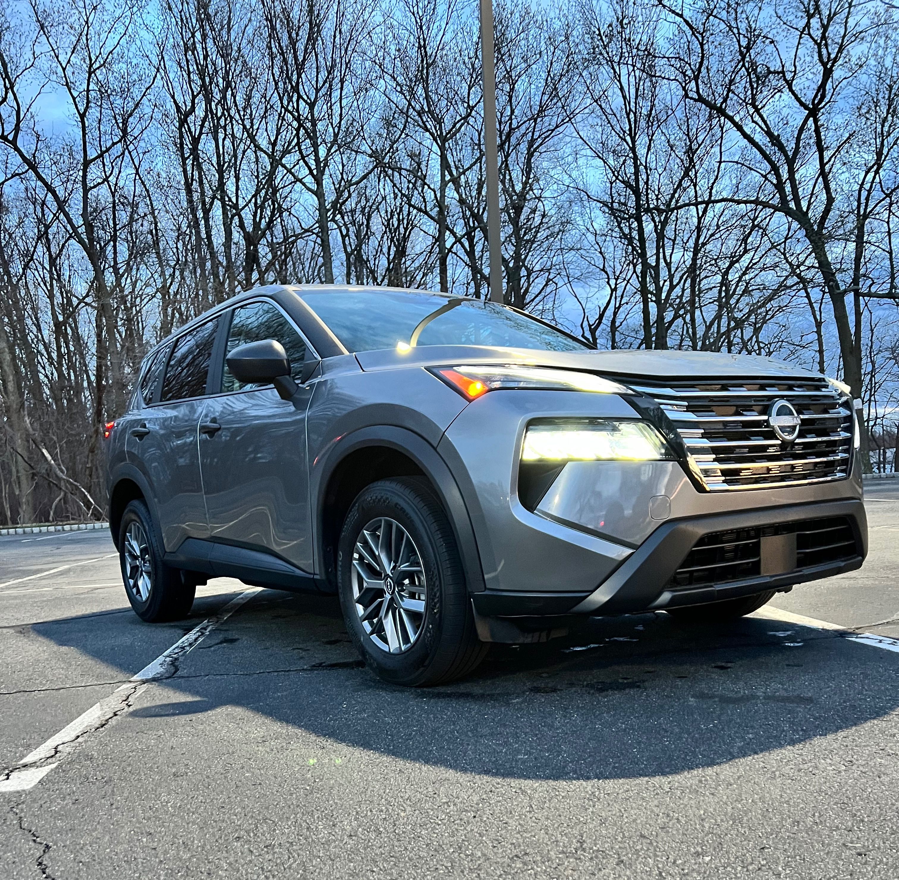 Used 2024 Nissan Rogue S AWD/4WD image 12