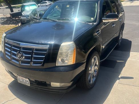 Used 2010 Cadillac Escalade 2WD image 1